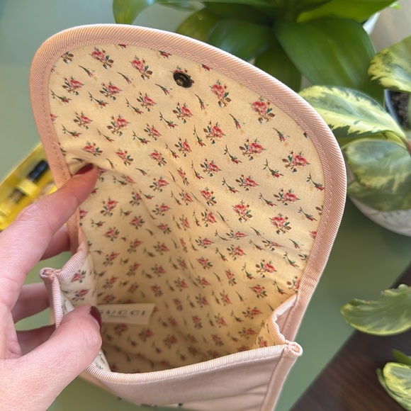 Gucci beauty pouch! New ✨ - Picture 6 of 7